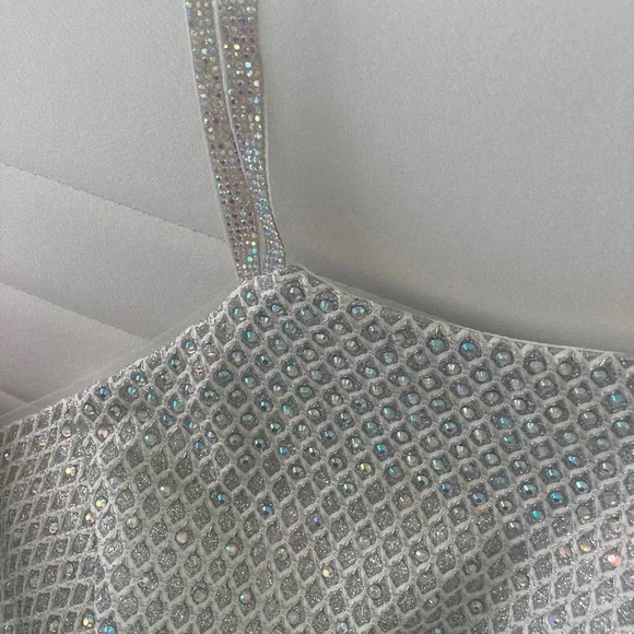 Betsy & Adam Open-back Metallic Mermaid Gown Silver Formal Dress - Picture 4 of 8